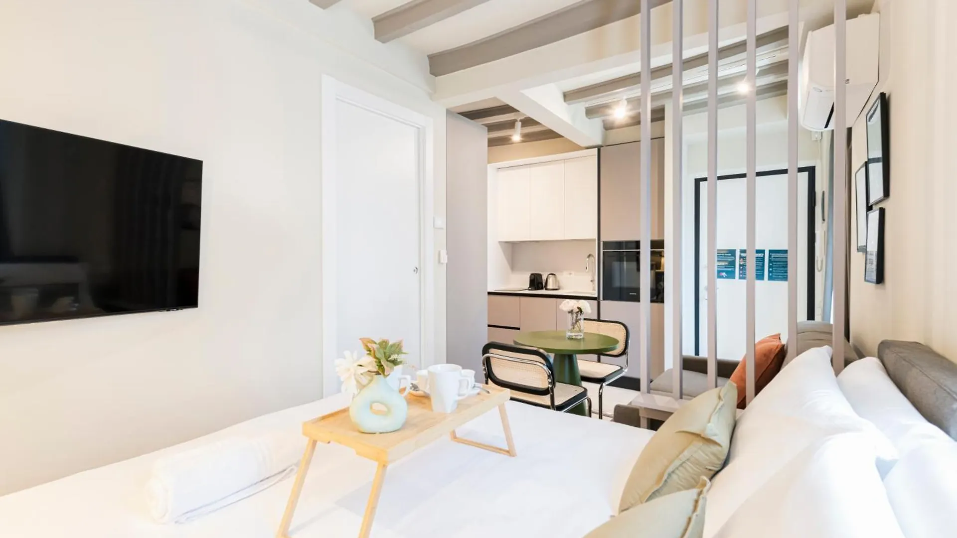 Easylife - Elite Apartments In Porta Venezia ミラノ 0*,  イタリア